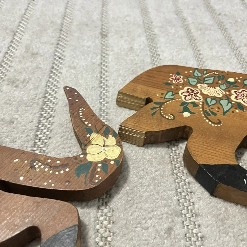 VTG 1991 Folk Art Hand Painted Wooden Calico Cat Signed Floral cottage Set Of 2